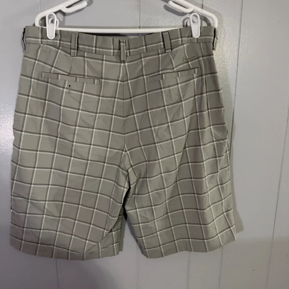 Nike Golf Shorts Mens 36 Grey Plaid Performance Flat Front Swoosh EUC